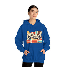 Load image into Gallery viewer, Retro Oregon Unisex Heavy Blend™ Hooded Sweatshirt